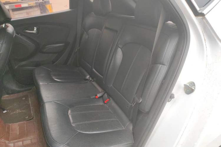 Used Hyundai ix35 2015 2.0L Automatic 2WD Smart Version China V Standard Left Rear Seat