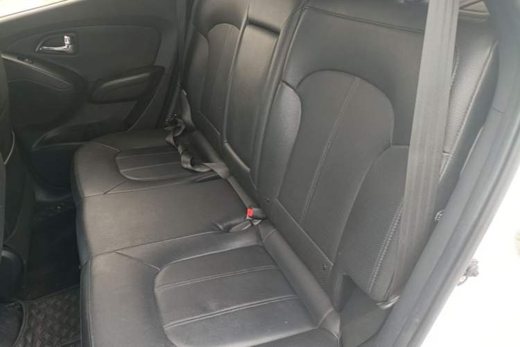 Used Hyundai ix35 2015 2.0L Automatic 2WD Smart Version China V Standard Left Rear Seat
