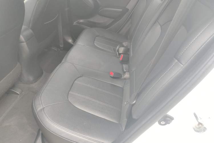 Used Hyundai ix35 2015 2.0L Automatic 2WD Smart Version China V Standard Left Rear Seat
