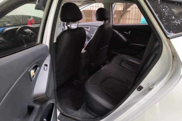 Used Hyundai ix35 2015 2.0L Automatic 2WD Smart Version China V Standard Left Rear Seat