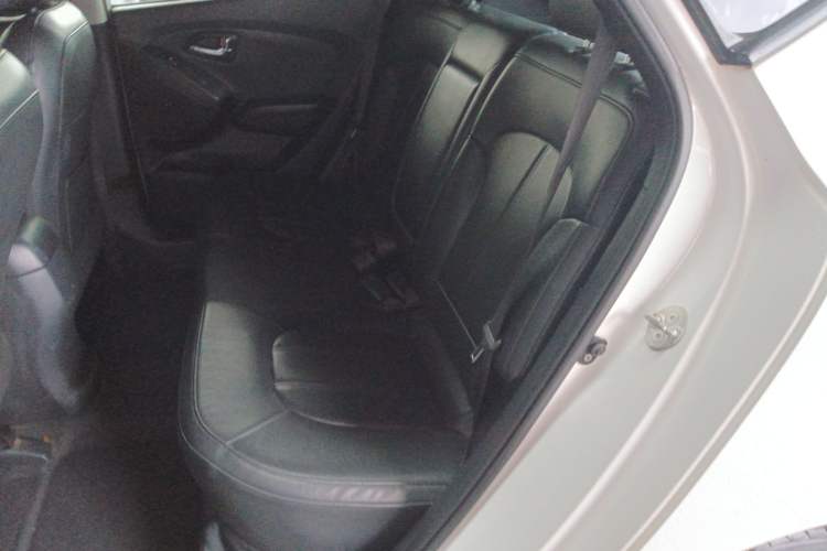 Used Hyundai ix35 2015 2.0L Automatic 2WD Smart Version China V Standard Left Rear Seat