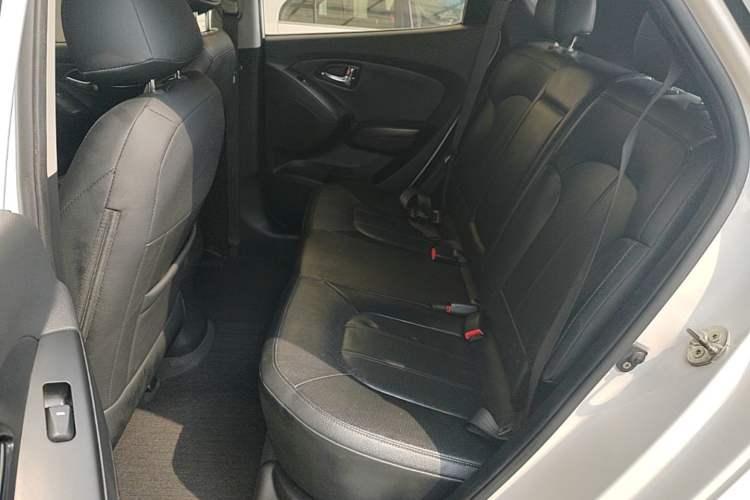 Used Hyundai ix35 2015 2.0L Automatic 2WD Smart Version China V Standard Left Rear Seat