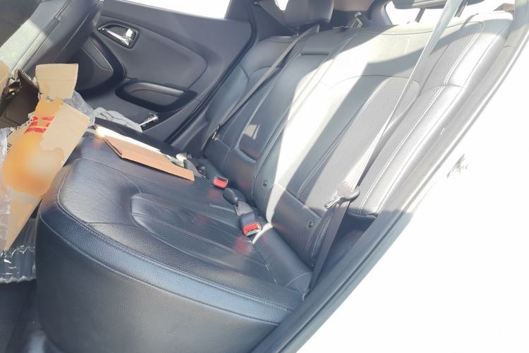 Used Hyundai ix35 2015 2.0L Automatic 2WD Smart Version China V Standard Left Rear Seat