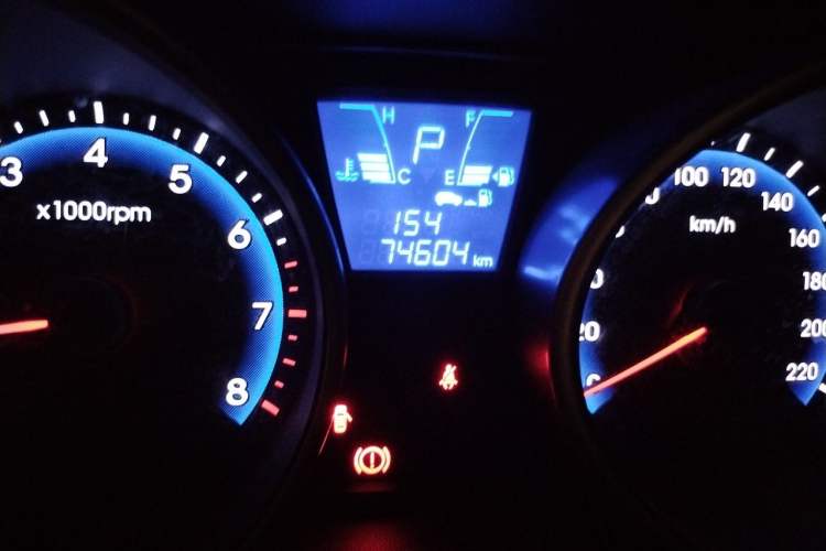 Used Hyundai ix35 2015 2.0L Automatic 2WD Smart Version China V Standard Odometer Close Up