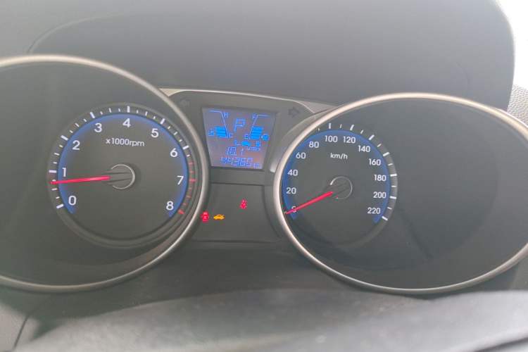 Used Hyundai ix35 2015 2.0L Automatic 2WD Comfort Edition China IV Standard Odometer Close Up