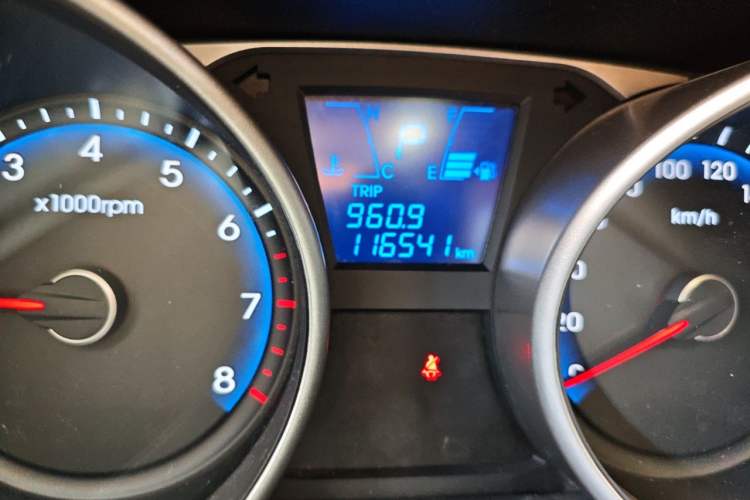 Used Hyundai ix35 2015 2.0L Automatic 2WD Smart Version China V Standard Odometer Close Up