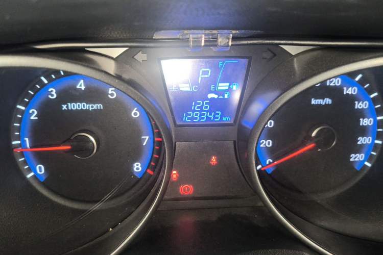 Used Hyundai ix35 2015 2.0L Automatic 2WD Smart Type China IV Odometer Close Up