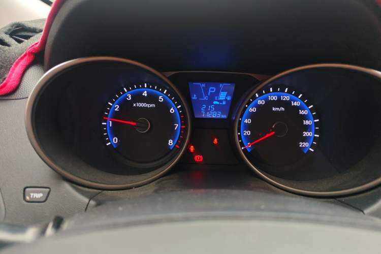 Used Hyundai ix35 2015 2.0L Automatic 2WD Smart Type China IV Odometer Close Up