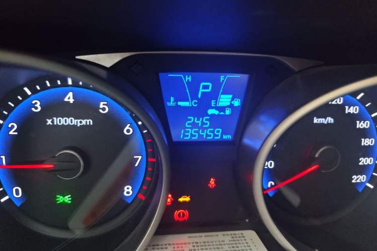 Used Hyundai ix35 2015 2.0L Automatic 2WD Comfort Edition China IV Standard Odometer Close Up