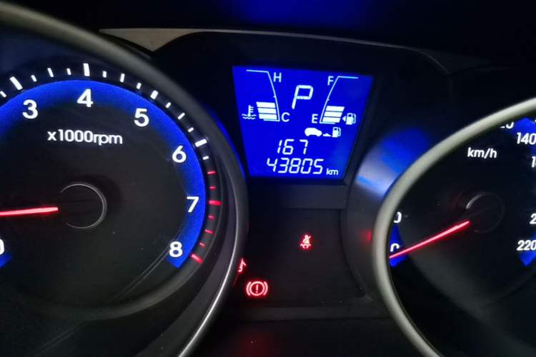 Used Hyundai ix35 2015 2.0L Automatic 2WD Smart Version China V Standard Odometer Close Up