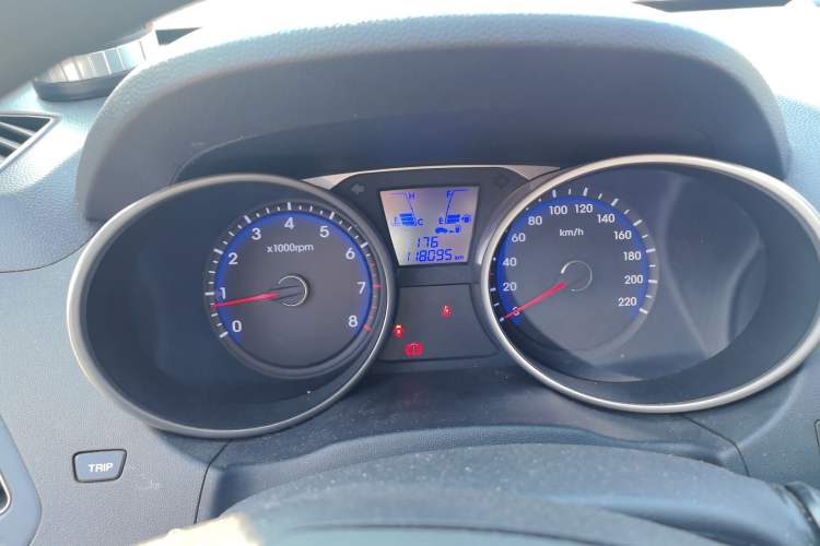 Used Hyundai ix35 2015 2.0L Manual Two-Wheel Drive Comfort Version China V Standard Odometer Close Up