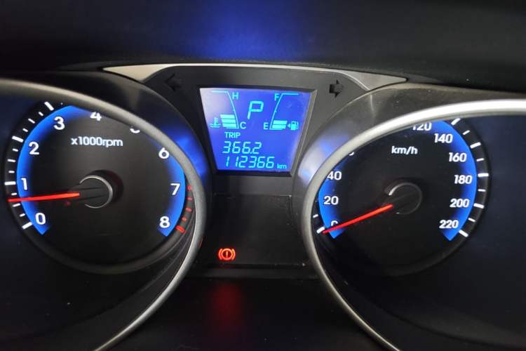 Used Hyundai ix35 2015 2.0L Automatic 2WD Smart Version China V Standard Odometer Close Up