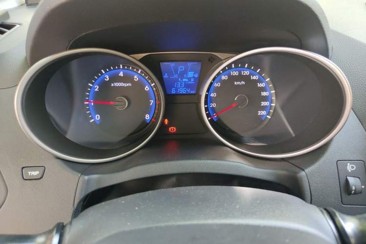 Used Hyundai ix35 2015 2.0L Automatic 2WD Smart Type China IV Odometer Close Up