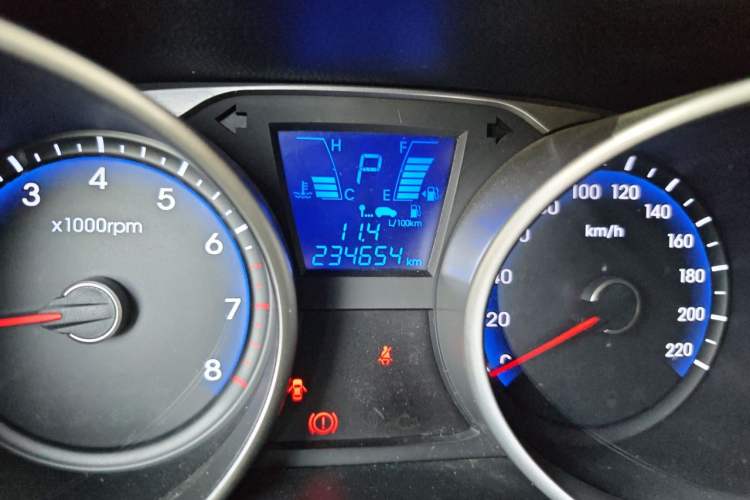 Used Hyundai ix35 2015 2.0L Automatic 2WD Smart Type China IV Odometer Close Up