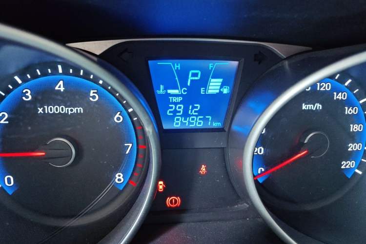 Used Hyundai ix35 2015 2.0L Automatic 2WD Comfort Edition China IV Standard Odometer Close Up