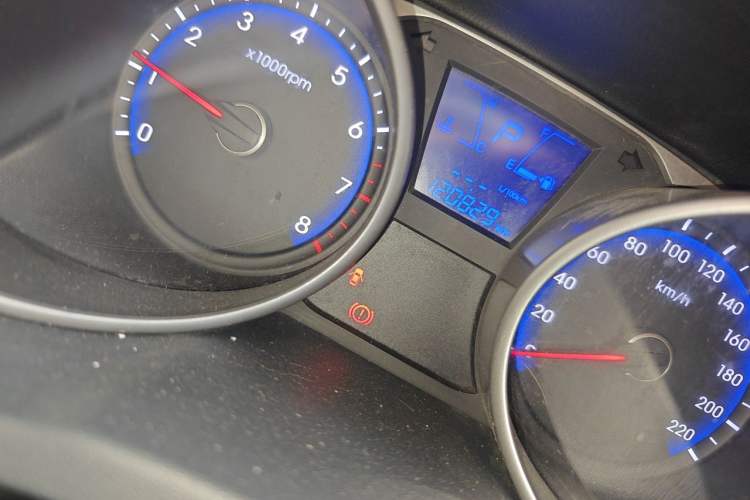Used Hyundai ix35 2015 2.0L Automatic 2WD Smart Type China IV Odometer Close Up