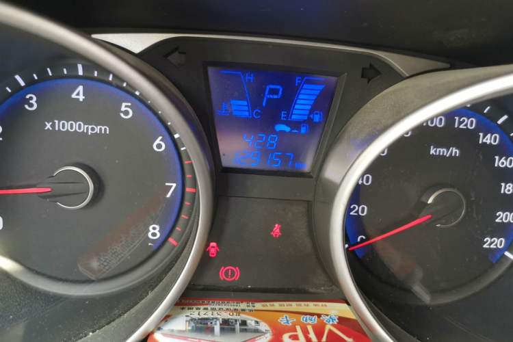 Used Hyundai ix35 2015 2.0L Automatic 2WD Smart Type China IV Odometer Close Up
