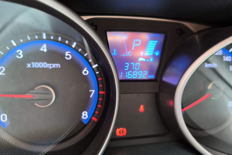 Used Hyundai ix35 2015 2.0L Automatic 2WD Smart Type China IV Odometer Close Up