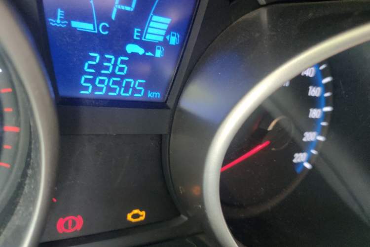 Used Hyundai ix35 2015 2.0L Automatic 2WD Smart Type China IV Odometer Close Up