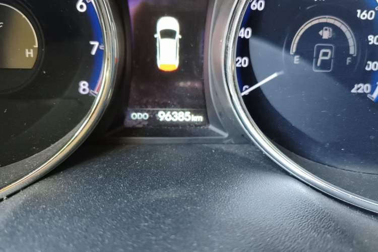 Used Hyundai ix35 2015 2.0L Automatic Two-Wheel Drive Leading Trim China V Standard Odometer Close Up