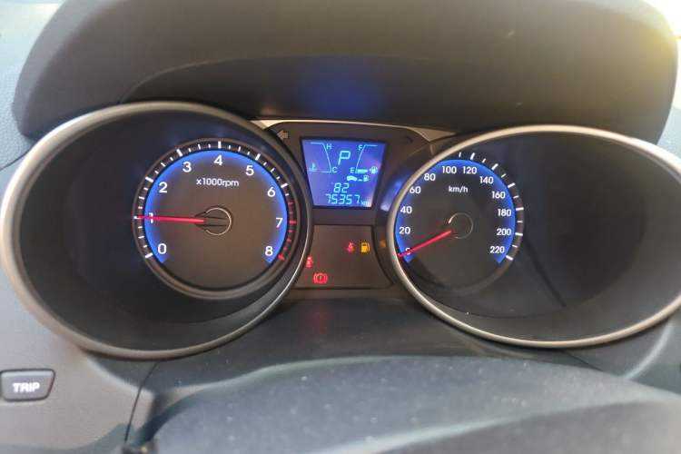 Used Hyundai ix35 2015 2.0L Automatic 2WD Smart Version China V Standard Odometer Close Up