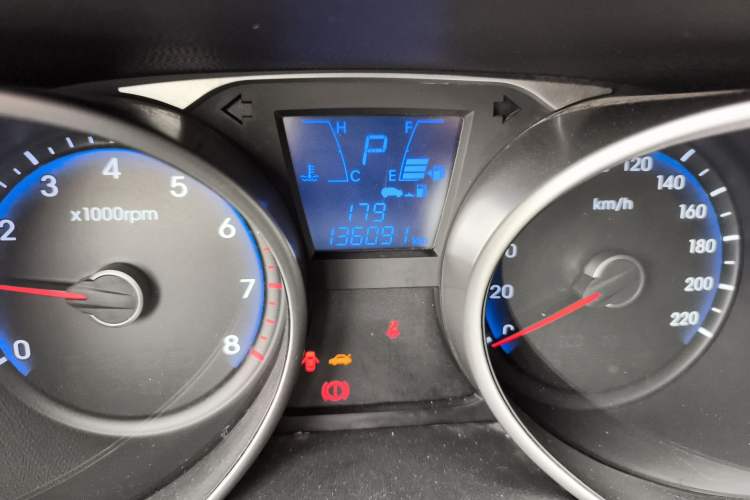 Used Hyundai ix35 2015 2.0L Automatic 2WD Smart Version China V Standard Odometer Close Up