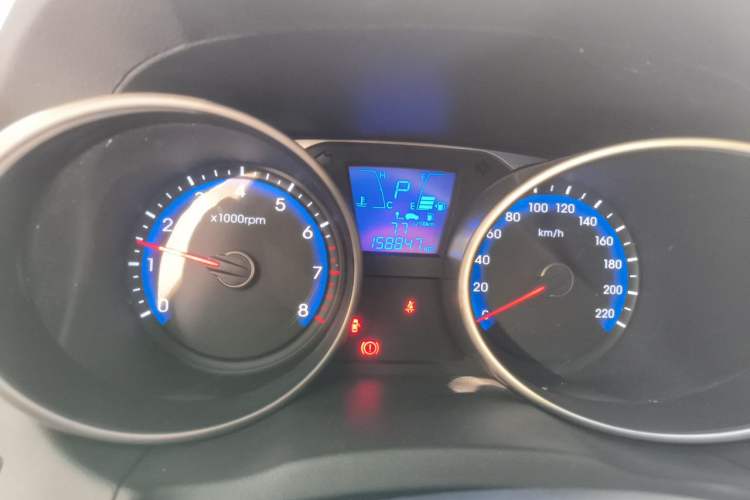 Used Hyundai ix35 2015 2.0L Automatic 2WD Smart Type China IV Odometer Close Up