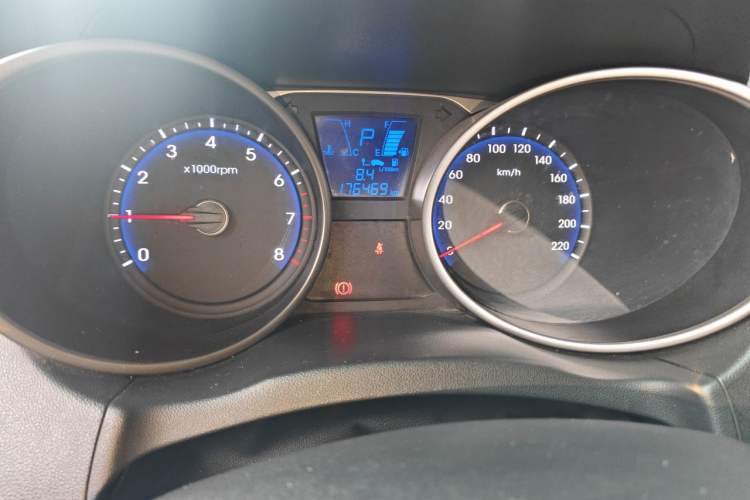 Used Hyundai ix35 2015 2.0L Automatic 2WD Smart Type China IV Odometer Close Up
