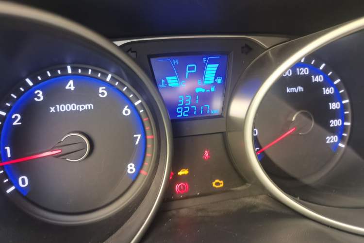 Used Hyundai ix35 2015 2.0L Automatic 2WD Smart Type China IV Odometer Close Up