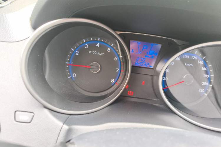 Used Hyundai ix35 2015 2.0L Automatic 2WD Smart Version China V Standard Odometer Close Up