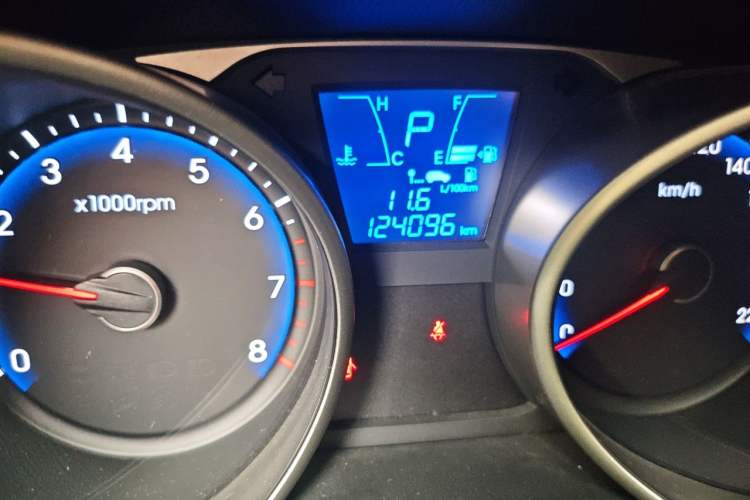 Used Hyundai ix35 2015 2.0L Automatic 2WD Smart Version China V Standard Odometer Close Up