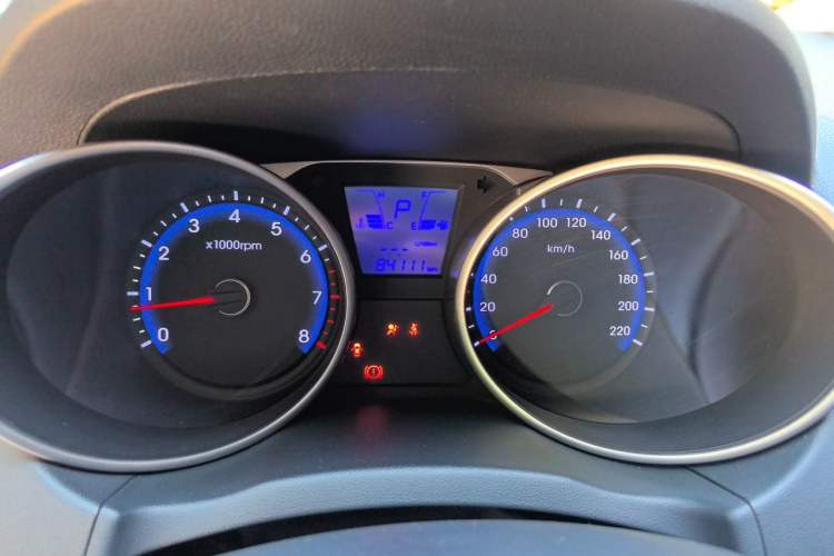 Used Hyundai ix35 2015 2.0L Automatic 2WD Smart Version China V Standard Odometer Close Up