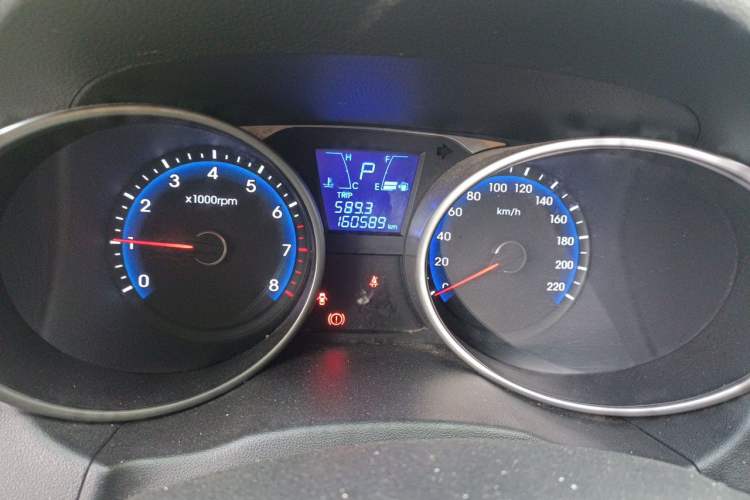 Used Hyundai ix35 2015 2.0L Automatic 2WD Smart Version China V Standard Odometer Close Up