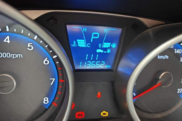 Used Hyundai ix35 2015 2.0L Automatic 2WD Smart Type China IV Odometer Close Up