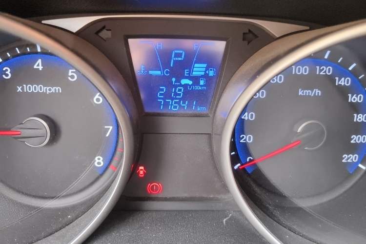 Used Hyundai ix35 2015 2.0L Automatic 2WD Smart Type China IV Odometer Close Up