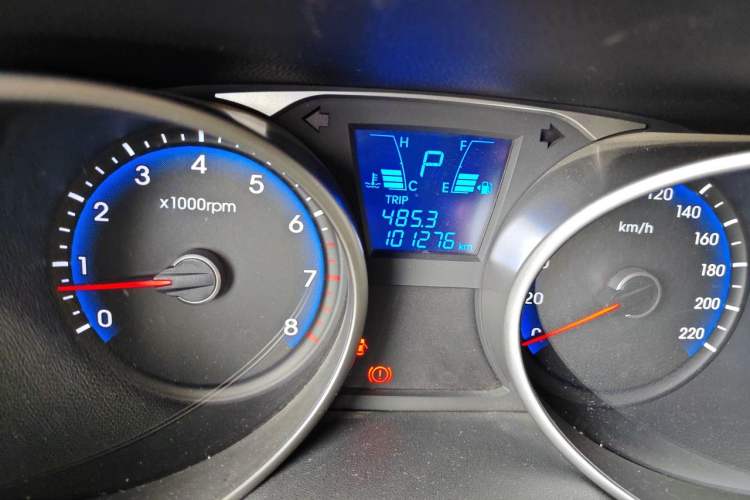 Used Hyundai ix35 2015 2.0L Automatic 2WD Smart Type China IV Odometer Close Up