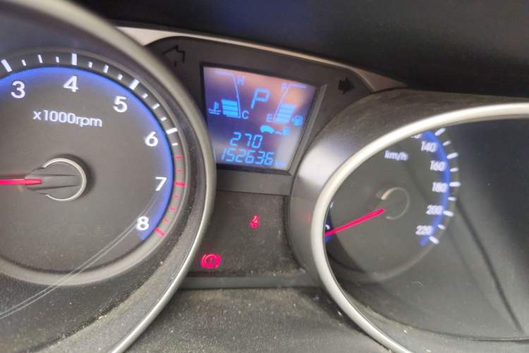 Used Hyundai ix35 2015 2.0L Automatic 2WD Smart Type China IV Odometer Close Up
