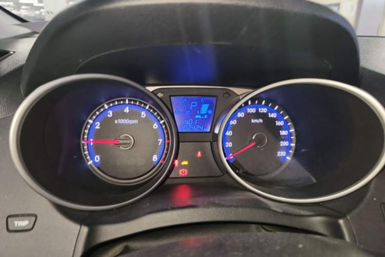 Used Hyundai ix35 2015 2.0L Automatic 2WD Smart Version China V Standard Odometer Close Up