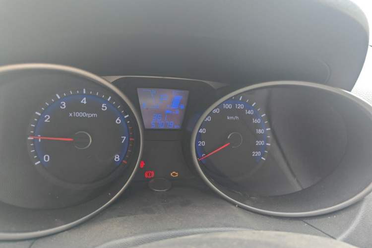 Used Hyundai ix35 2015 2.0L Automatic 2WD Comfort Edition China IV Standard Odometer Close Up