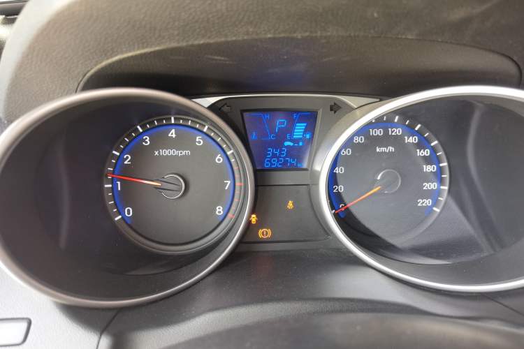 Used Hyundai ix35 2015 2.0L Automatic 2WD Smart Version China V Standard Odometer Close Up