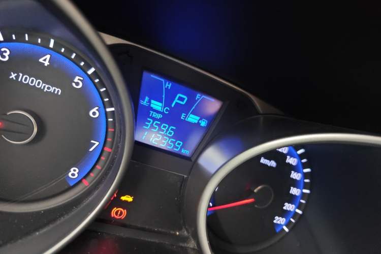 Used Hyundai ix35 2015 2.0L Automatic 2WD Smart Version China V Standard Odometer Close Up