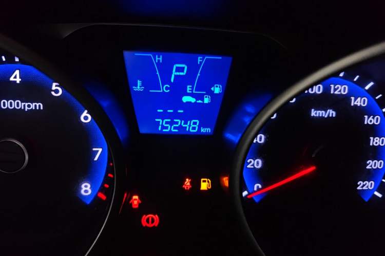 Used Hyundai ix35 2015 2.0L Automatic 2WD Smart Type China IV Odometer Close Up