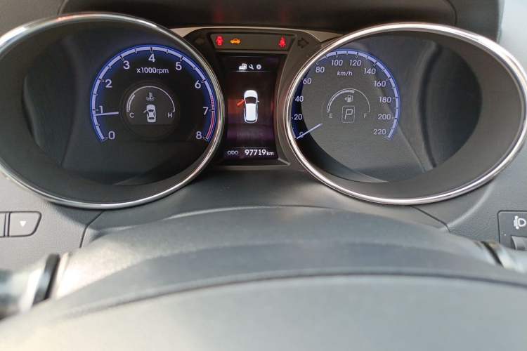 Used Hyundai ix35 2015 2.0L Automatic Two-Wheel Drive Leading Trim China IV Standard Odometer Close Up