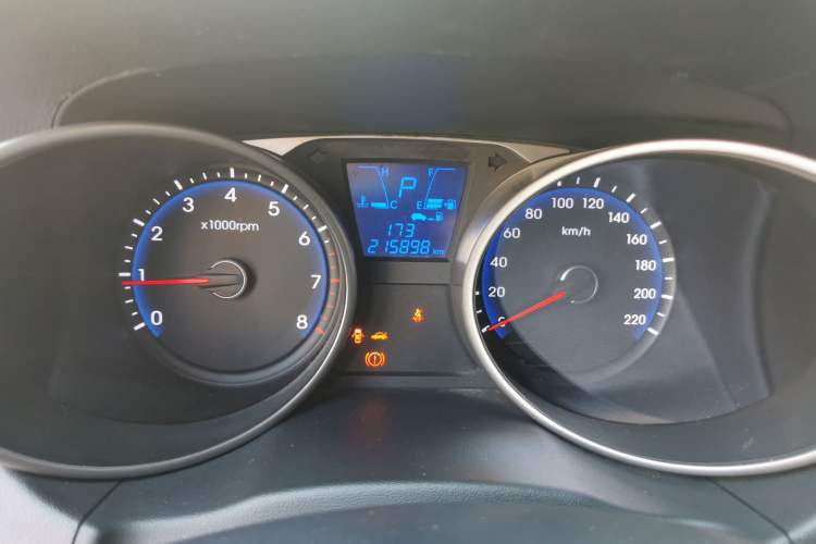 Used Hyundai ix35 2015 2.0L Automatic 2WD Smart Version China V Standard Odometer Close Up