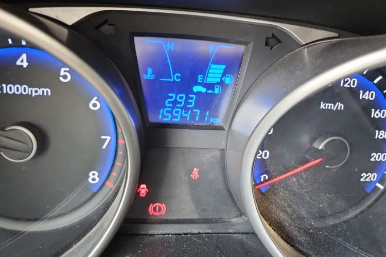 Used Hyundai ix35 2015 2.0L Manual Two-Wheel Drive Comfort Version China IV Standard Odometer Close Up
