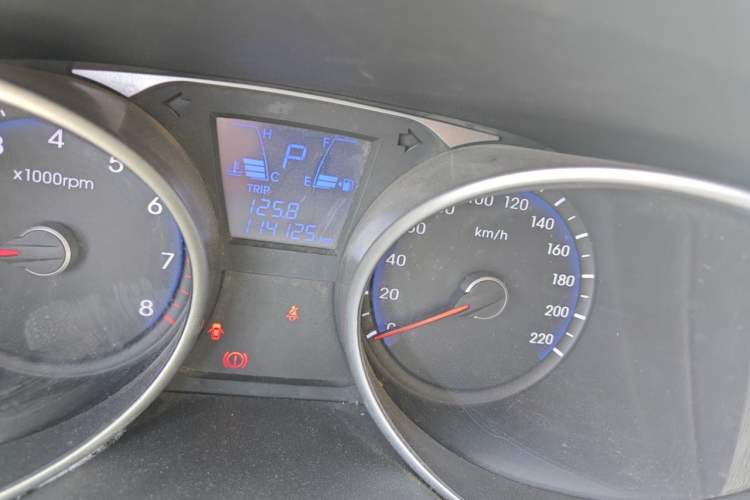 Used Hyundai ix35 2015 2.0L Automatic 2WD Smart Type China IV Odometer Close Up