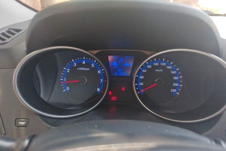 Used Hyundai ix35 2015 2.0L Automatic 2WD Smart Type China IV Odometer Close Up