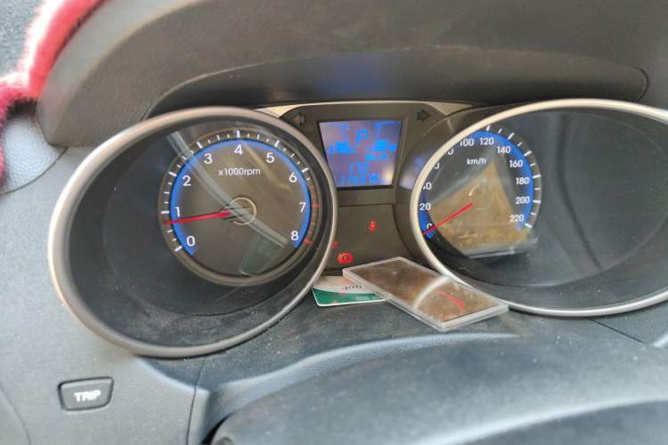 Used Hyundai ix35 2015 2.0L Automatic 2WD Smart Type China IV Odometer Close Up