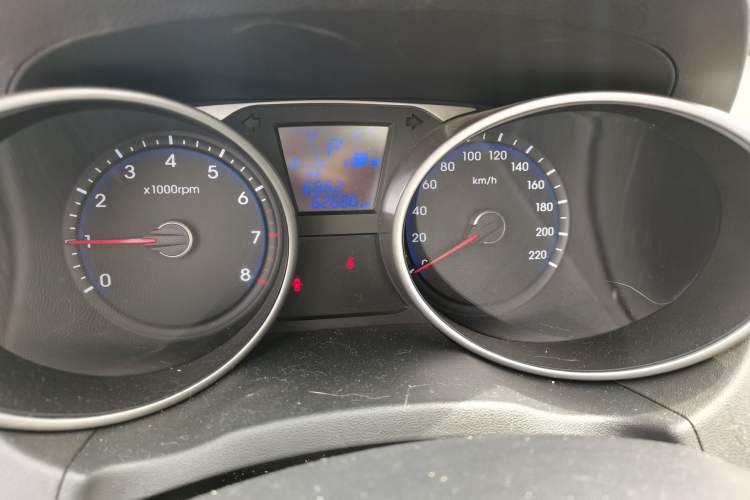 Used Hyundai ix35 2015 2.0L Automatic 2WD Smart Version China V Standard Odometer Close Up