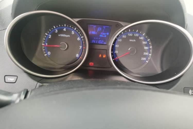 Used Hyundai ix35 2015 2.0L Automatic 2WD Smart Type China IV Odometer Close Up
